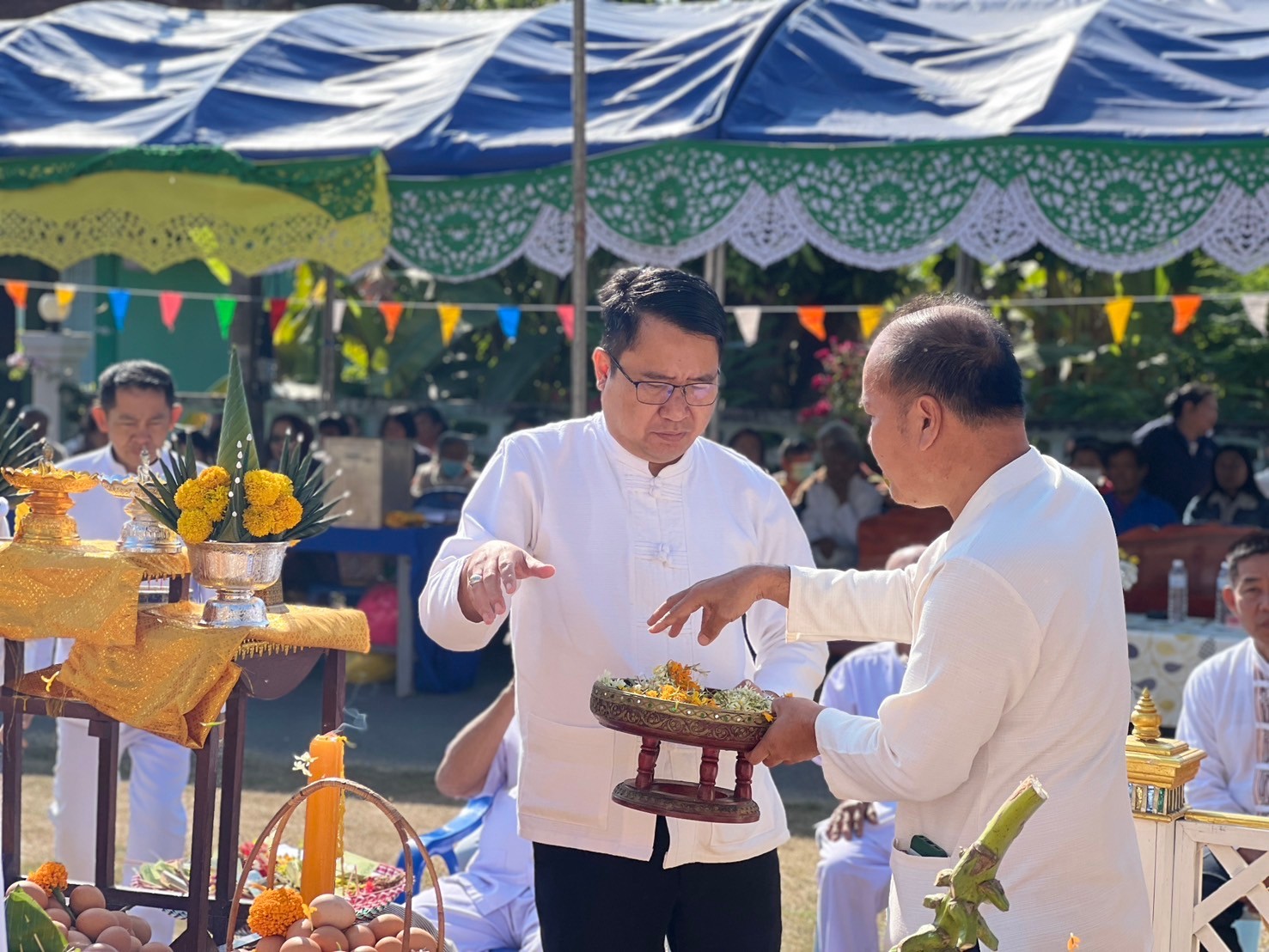 พิธีบวงสรวงพระธาตุเจ้านวมมหาราชมิ่งมงคล ณ บริเวณหน้าองค์พระธาตุเจ้านวมมหาราชมิ่งมงคล วัดถืมตอง 