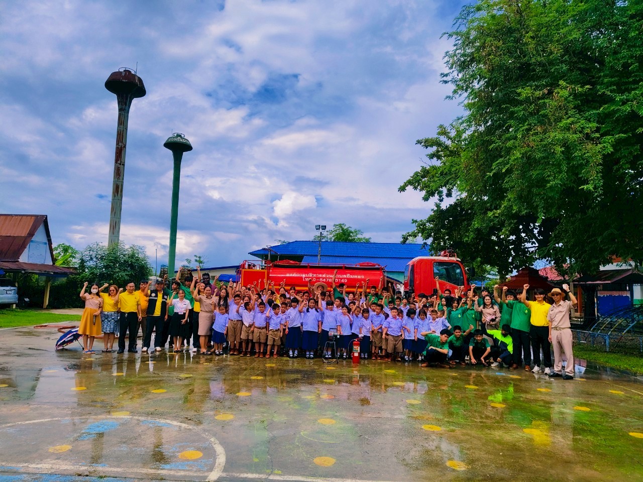 องค์การบริหารส่วนตำบลถืมตอง ร่วมซ้อมแผนเผชิญเหตุอัคคีภัย กับคณะครูและนักเรียน โรงเรียนบ้านถืมตอง