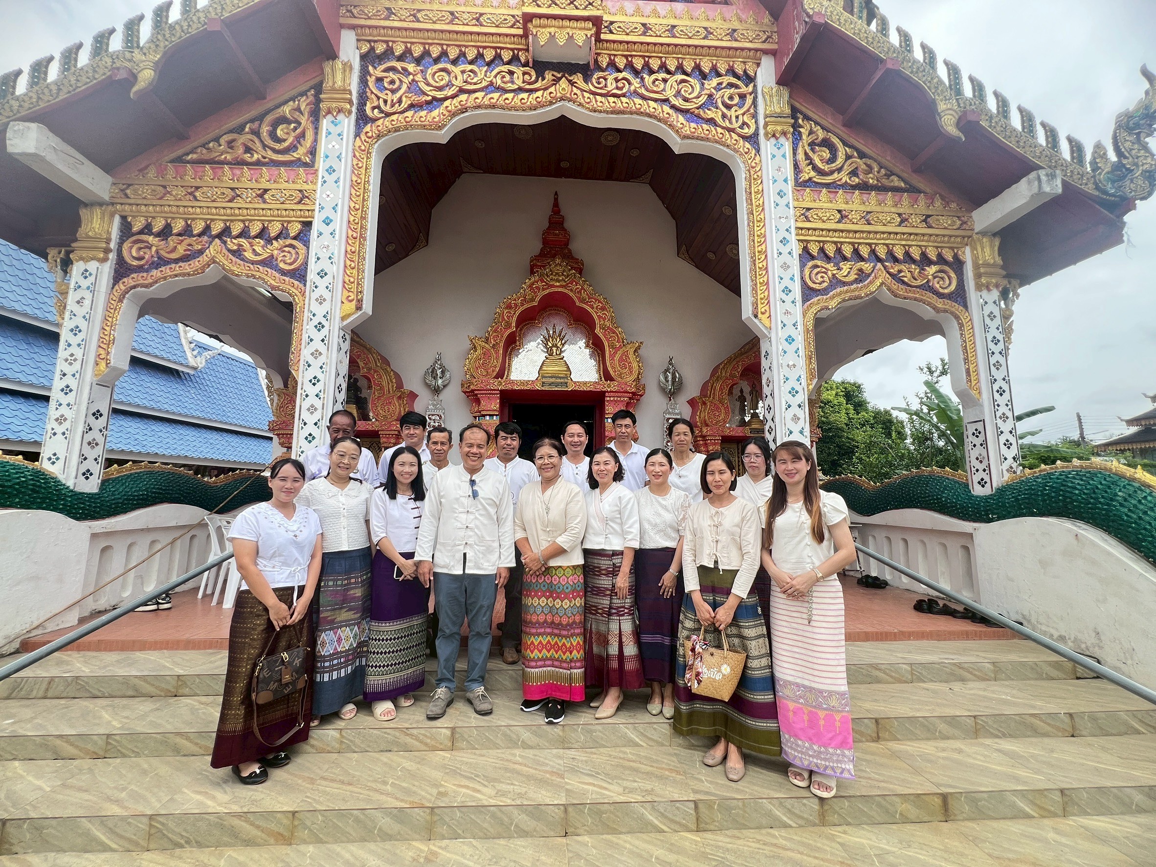 องค์การบริหารส่วนตำบลถืมตอง สืบสานประเพณี ถวายเทียนพรรษา เนื่องในวันเข้าพรรษา ณ วัดในพื้นที่ตำบลถืมตอง